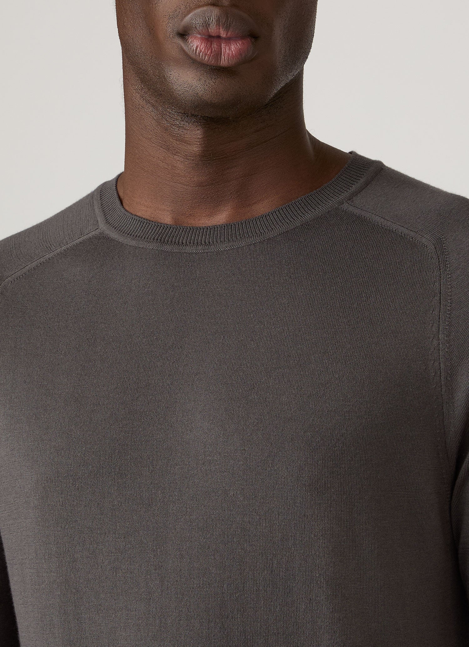 Men's Sea Island Cashmere Crew Neck Jumper in Anthracite