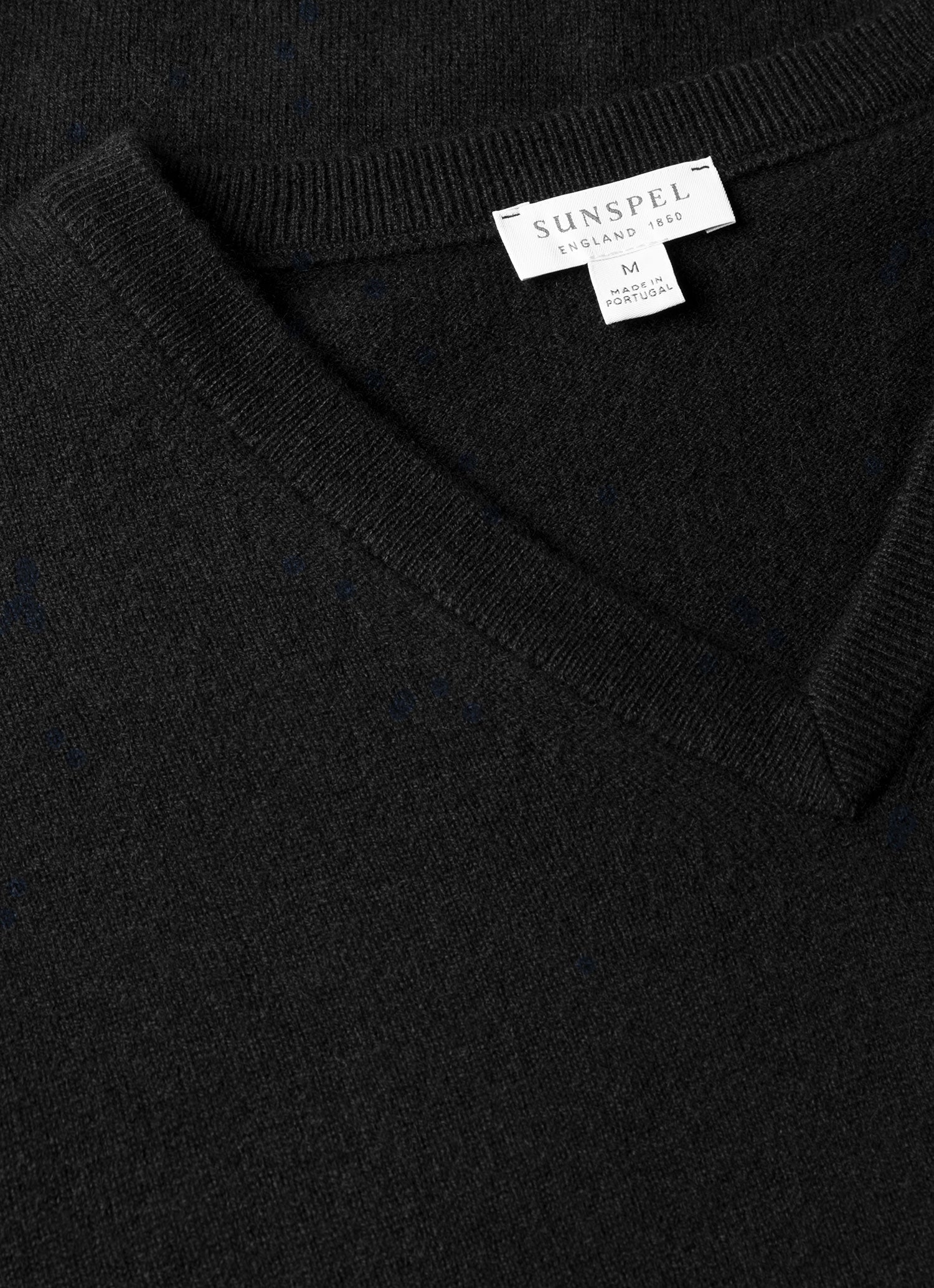 Men's Cashmere V-neck Jumper in Black