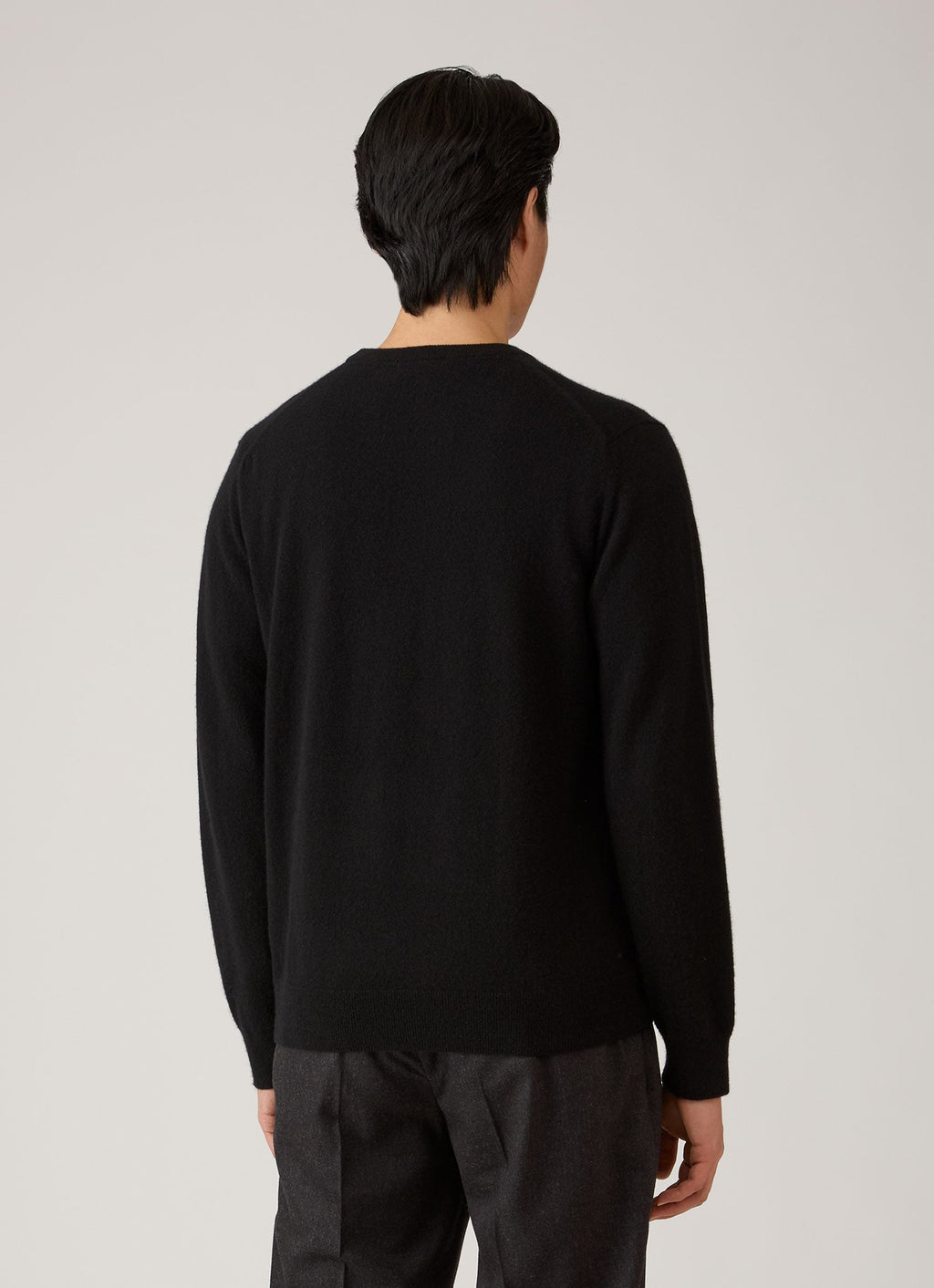 Men's Cashmere V-neck Jumper in Black