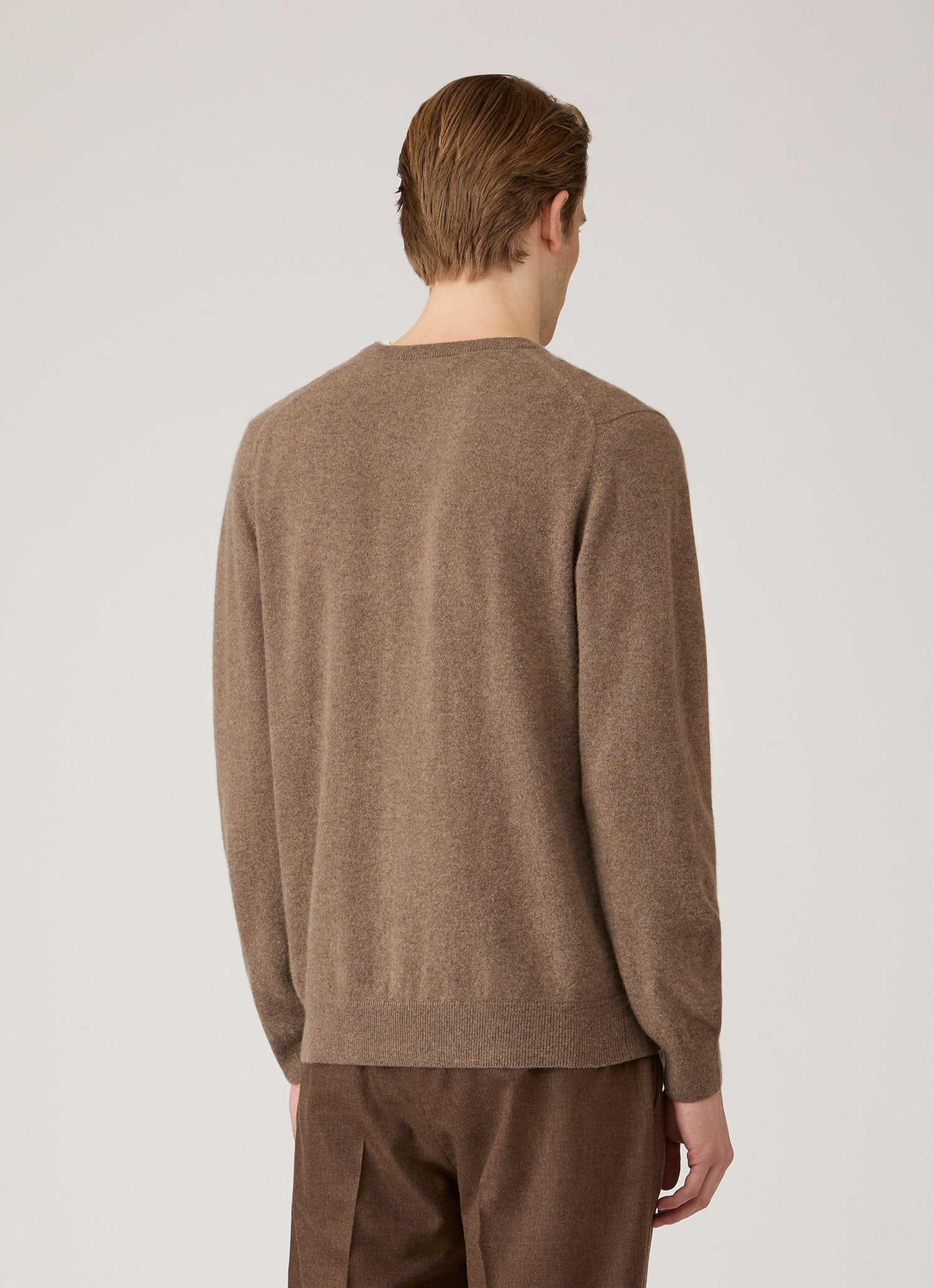 Men's Cashmere V-neck Jumper in Taupe